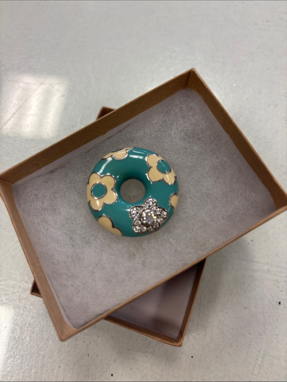 Belle Etoile Sirena turquoise daisy pendant